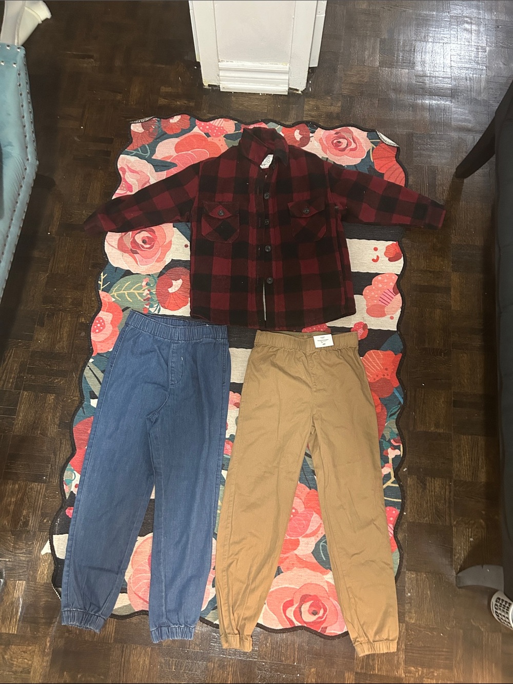 Boy 7y 4 piece bundle. Both pants are new